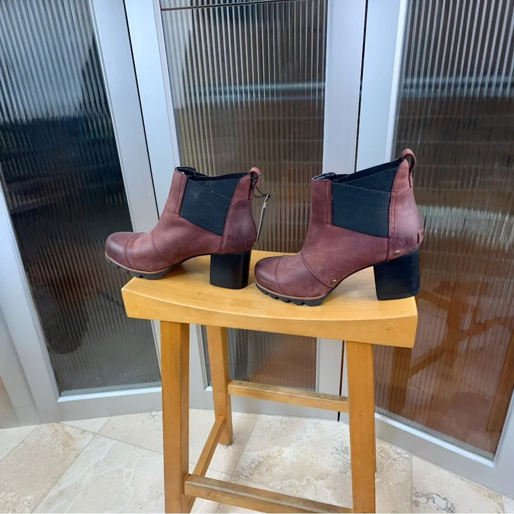 Sorel Women's Burgundy Addington Chelsea Ankle Boots - Picture 7 of 16